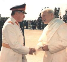 Papst Johannes Paul II und Generalissimo Pinochet